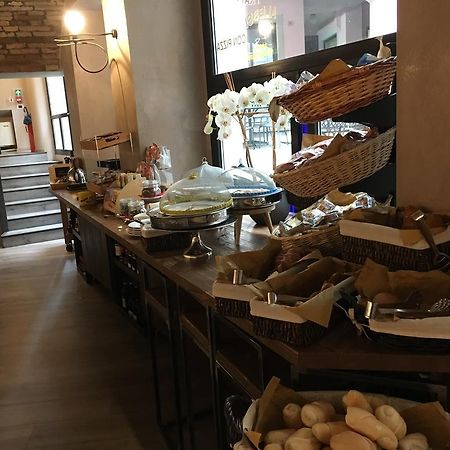 Alessi Hotel Trattoria Desenzano del Garda Eksteriør billede