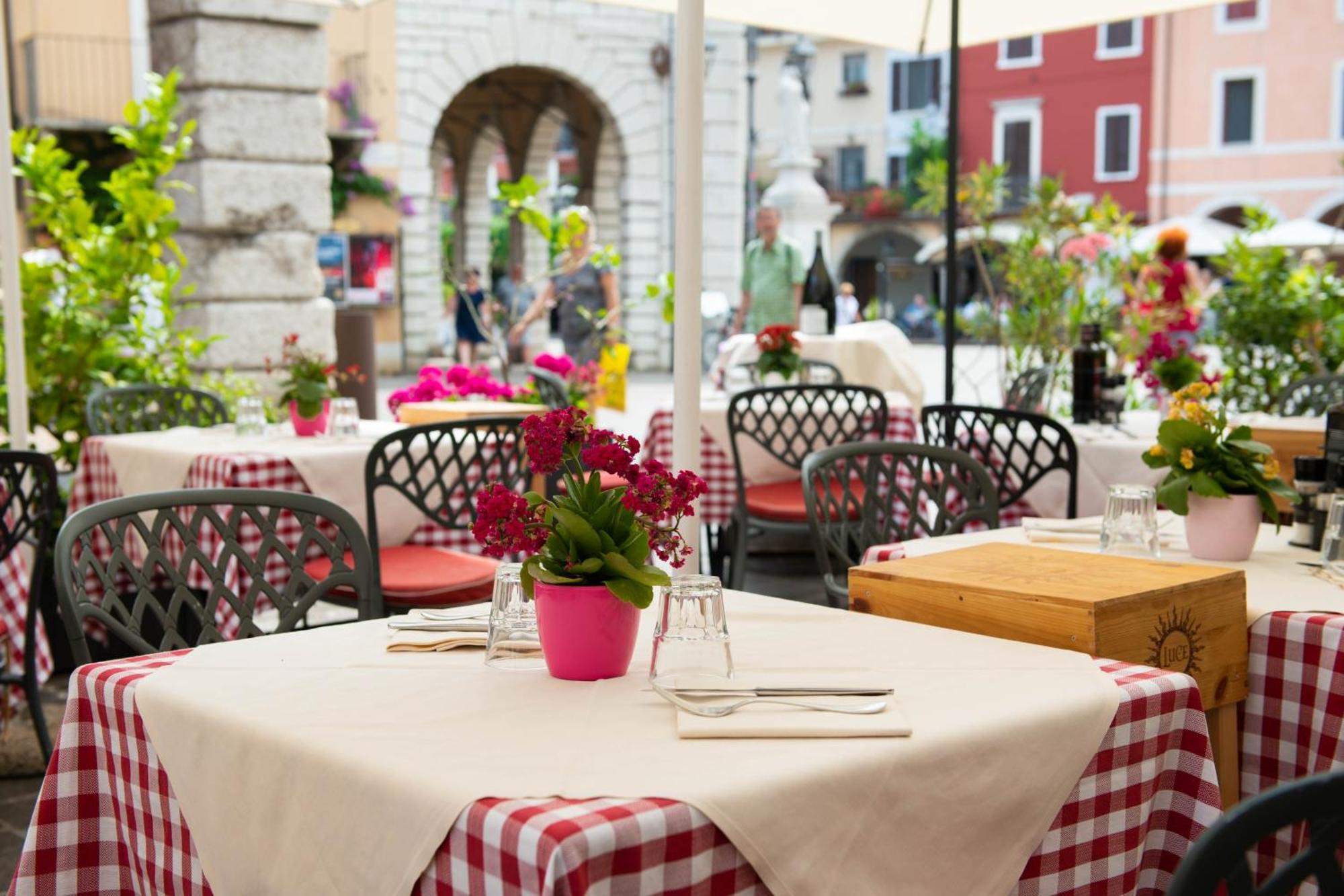 Alessi Hotel Trattoria Desenzano del Garda Eksteriør billede