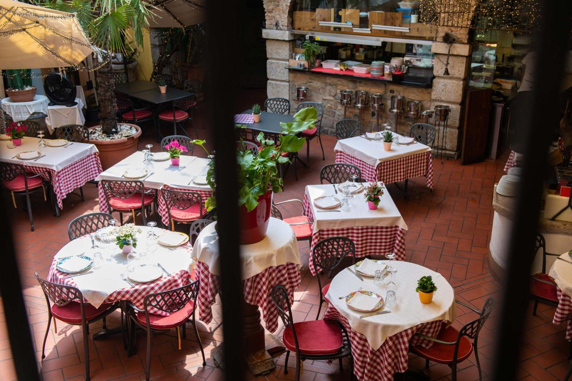 Alessi Hotel Trattoria Desenzano del Garda Eksteriør billede