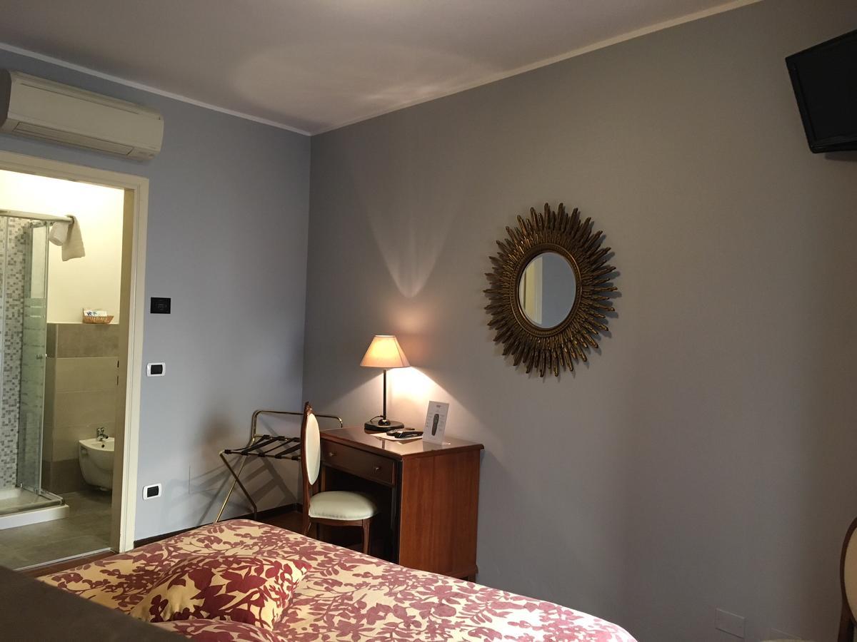 Alessi Hotel Trattoria Desenzano del Garda Eksteriør billede